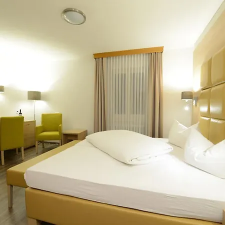 Land-gut Zum Loewen Garni Hotel