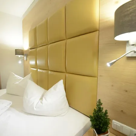 Hotel Land-Gut Hotel Zum Loewen Garni 3*