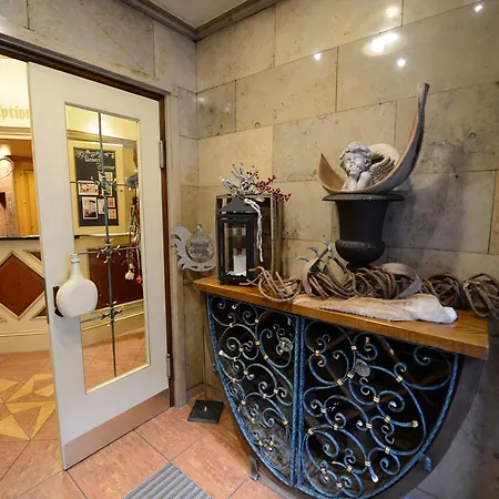 Land-Gut Hotel Zum Loewen Garni 3*