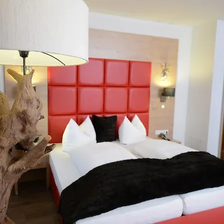 Land-gut Zum Loewen Garni Hotel 3*